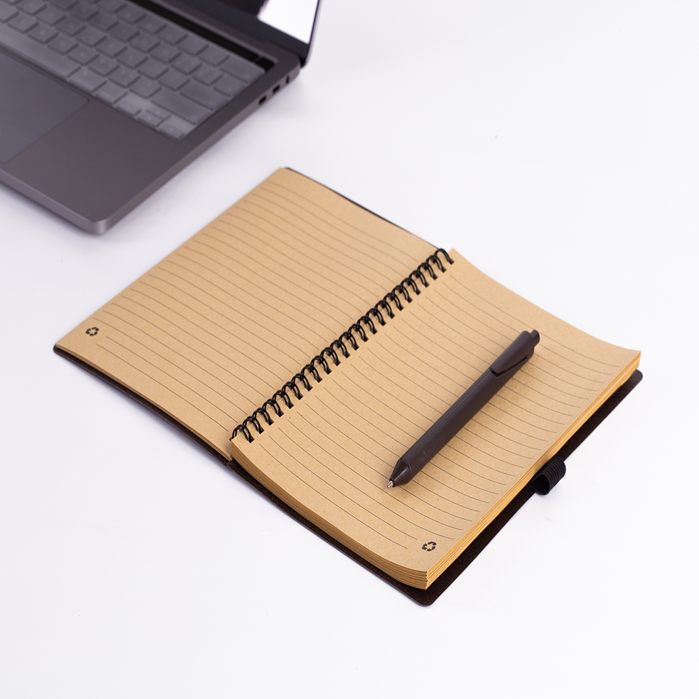 Caderno personalizado com capa produzida com grãos de café